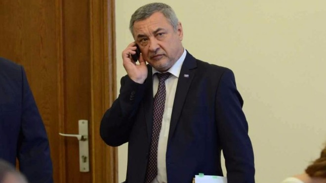 Симеонов към Горанов за бюджета: Богата, добре аранжирана пица "Калцоне"