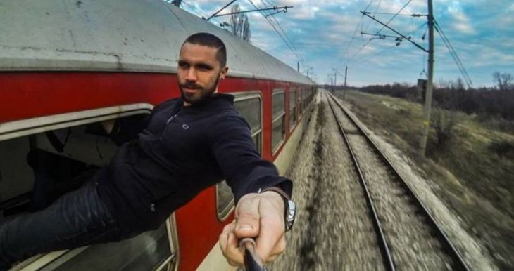 Прекрачи границата! Българин шокира хиляди със самоубийствено селфи! В БДЖ са в шок, можел да умре за миг!