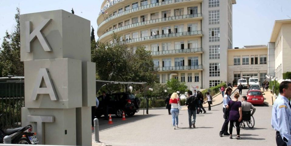 Лекари в Атина пришиха обратно отрязаната ръка на девойка  