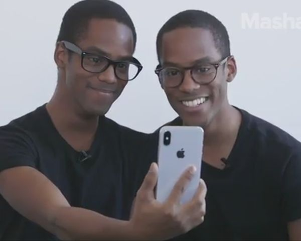 Две двойки братя близнаци разбиха сигурността на новия iPhone X! (ВИДЕО)  