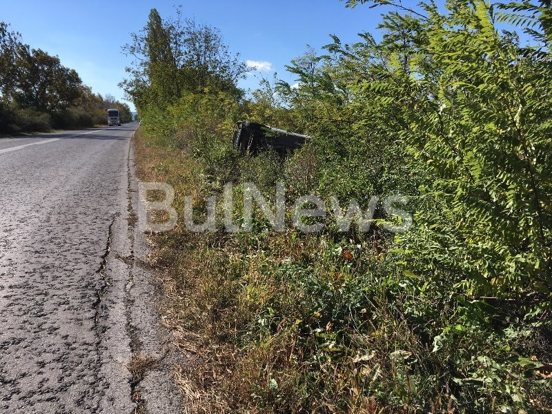 Джип на държавна служба се обърна край Враца (ЗРЕЛИЩНИ СНИМКИ)