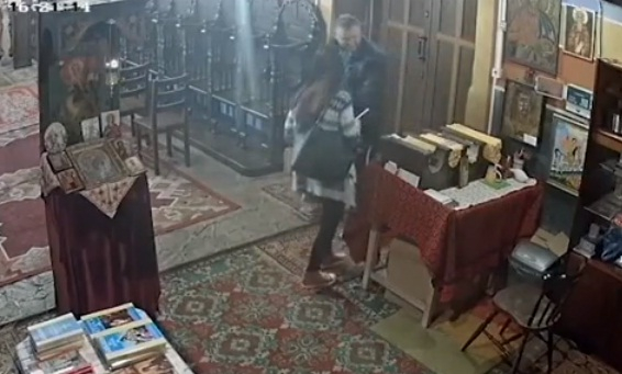 Шок! Мародери посегнаха на църквата към приюта на отец Иван (ВИДЕО)