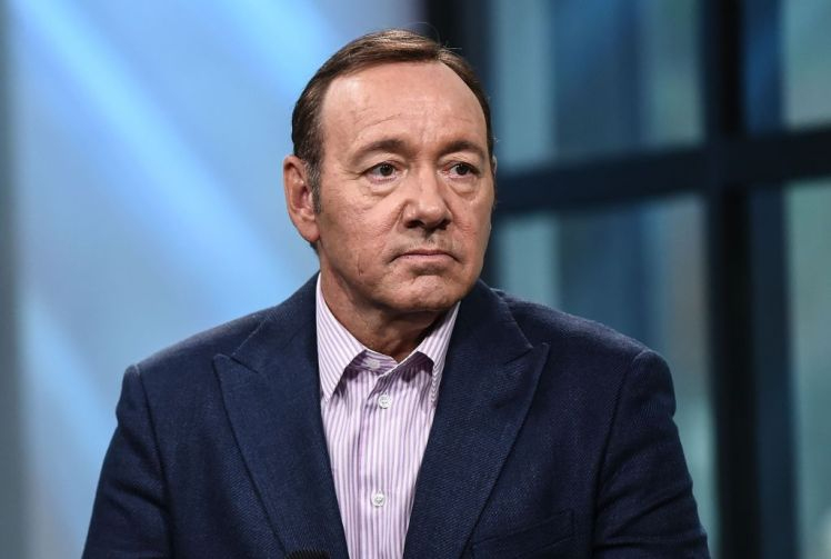 Барман с шокиращи разкрития: Кевин Спейси си го размаха пред мен и попита: "Голям е, нали?"