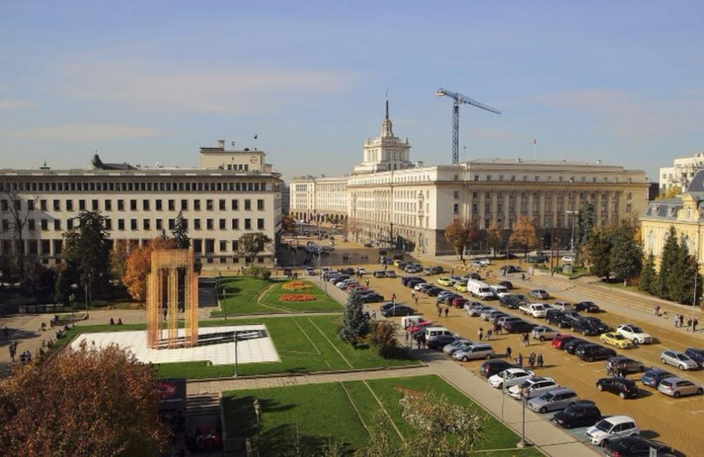 Ново 20: Слагат вносна бронзова къща на мястото на мавзолея на Георги Димитров, разчистват паркинга