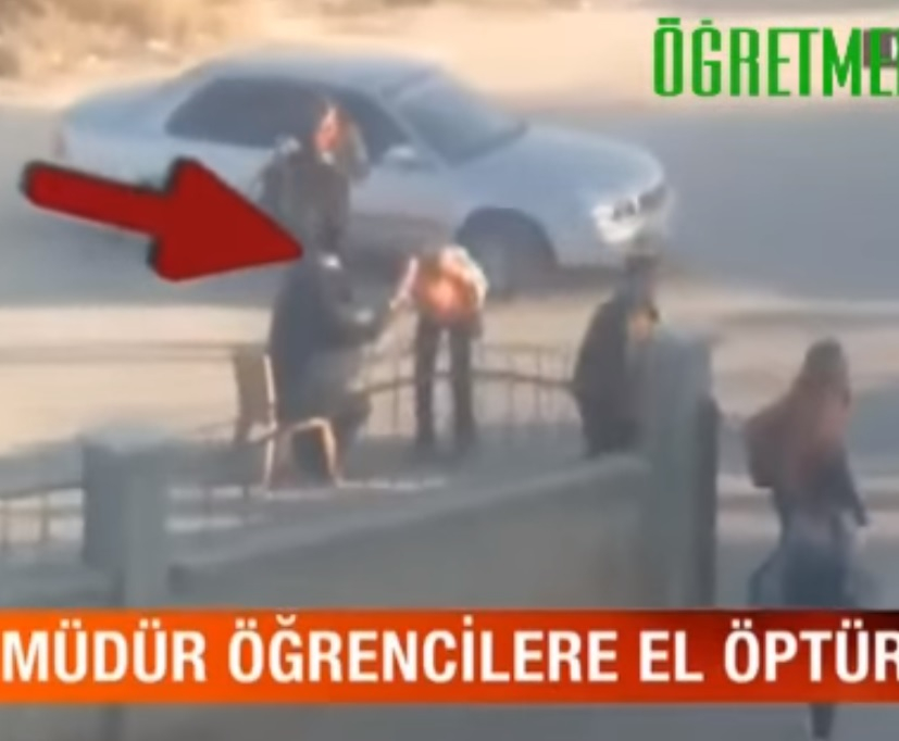 Скандал в Турция: Директор кара учениците да му целуват ръка (ВИДЕО)
