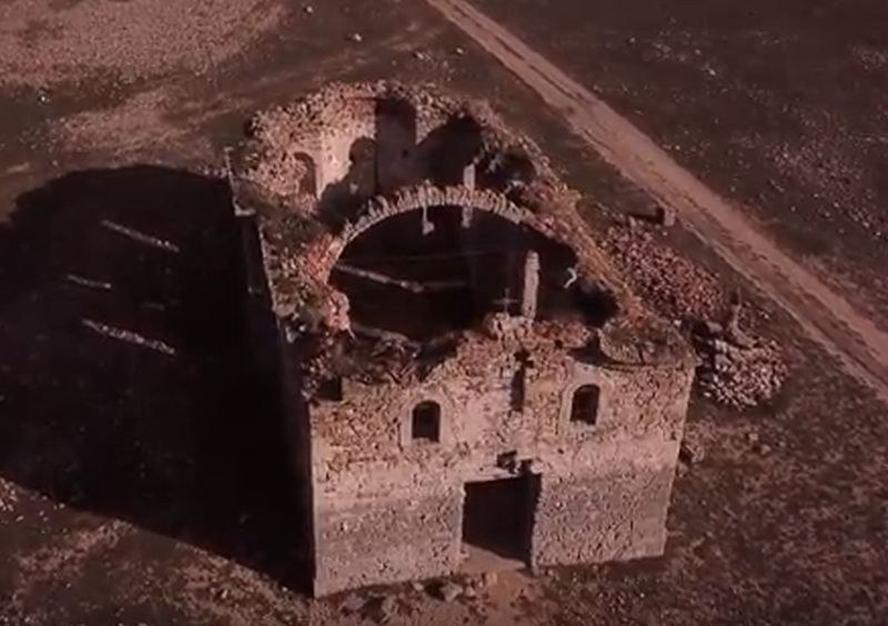 Уникално ВИДЕО! „Потопената църква“ изплува над водите на язовир Жребчево 