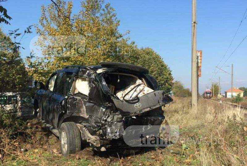 Тежък пътен инцидент на жп прелеза край село Труд (СНИМКИ)