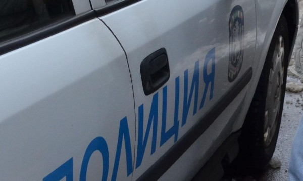 Виждали ли сте този мъж? Полицията го търси под дърво и камък (СНИМКА)