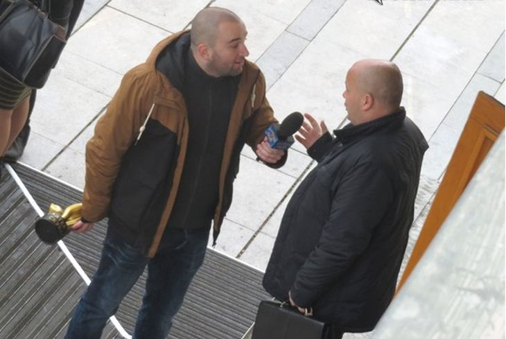 Боби Ваклинов от "Господарите" издирва Иво Христов заради "дебилите", но ето на кого се натресе (СНИМКА)