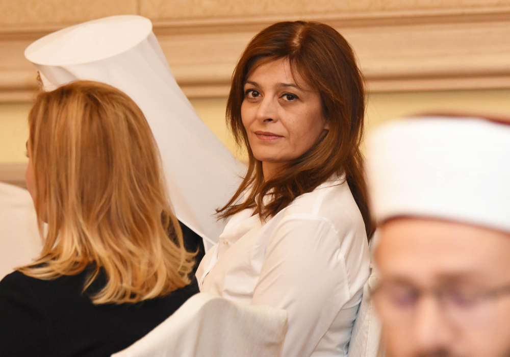 Десислава Радева не допуснала учители и директори на срещата с ученици във Велико Търново (ДОКУМЕНТ)