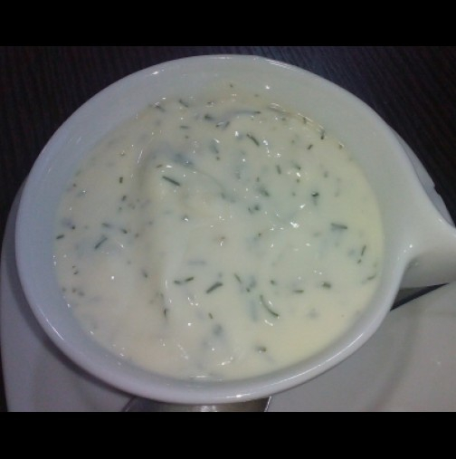 Този сос е нещо между майонеза и чеснов сос и е най-вкусният на света!