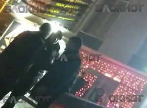 Руски полицаи се забавляваха като за последно в стриптийз клуб, но когато дойде време за плащане, стана страшно (ВИДЕО)