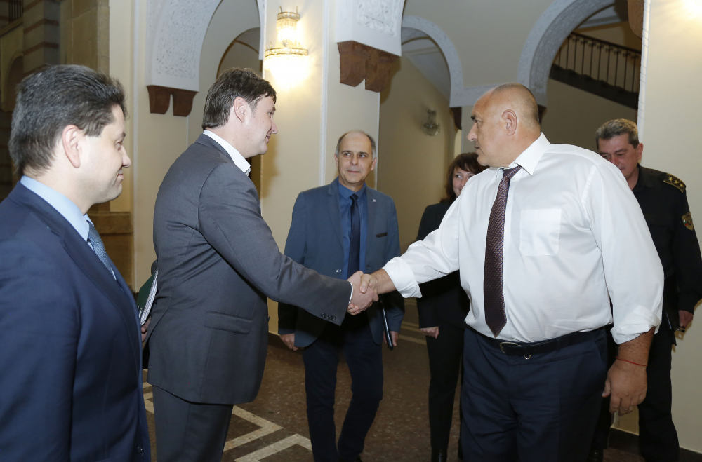 Борисов посрещна кметовете на Чепеларе и Самоков в Министерски съвет и се разбра с тях да... (СНИМКИ)