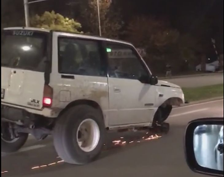 Очевидка засне на ВИДЕО невиждана гледка из варненските улици, този джип хвърля искри и... 