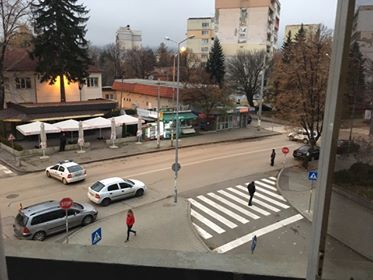 Извънредно от Перник! Застреляха показно Роберто от бандата на Сашо Печения  пред кафе "Малибу" 