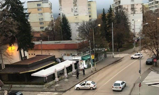 Първи версии за мутренското убийство. Перничани се питат замитат ли се следите на банковите обирджии