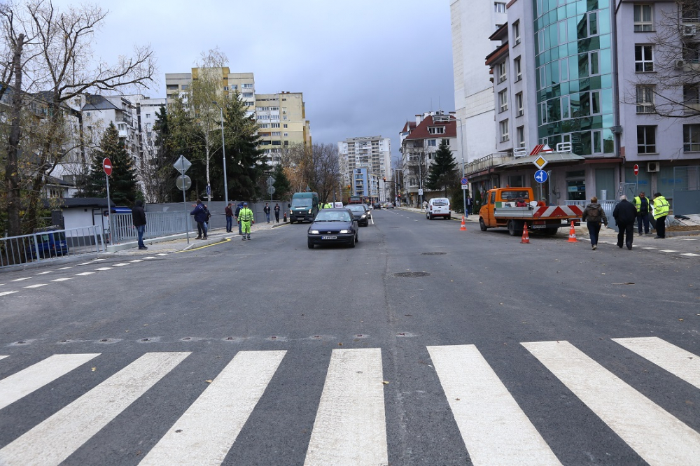 Фоторепортаж на БЛИЦ: Столичният бул."Тодор Каблешков" е неузнаваем след ремонта! 