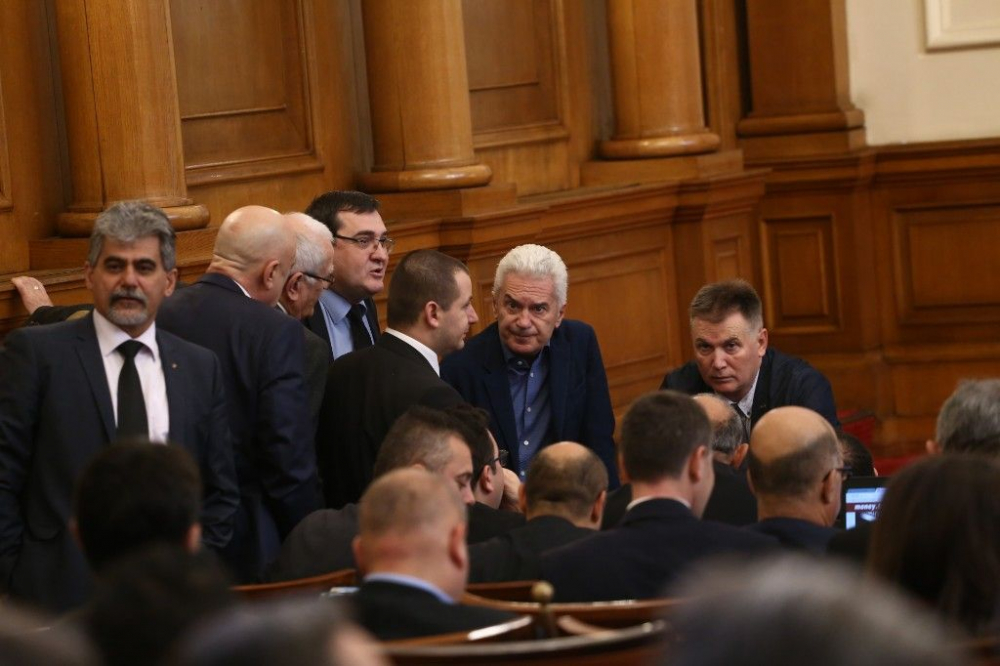 Бюджетът за догодина изпоти депутатите, чака ги безсънна нощ