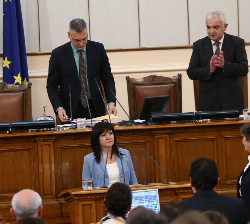 Гласувано и решено: Караянчева е новият шеф на парламента! (СНИМКИ)