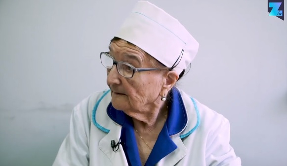 Тя е на 94 години, продължава да работи и не е излизала нито ден в болнични, каква е тайната й? (ВИДЕО)