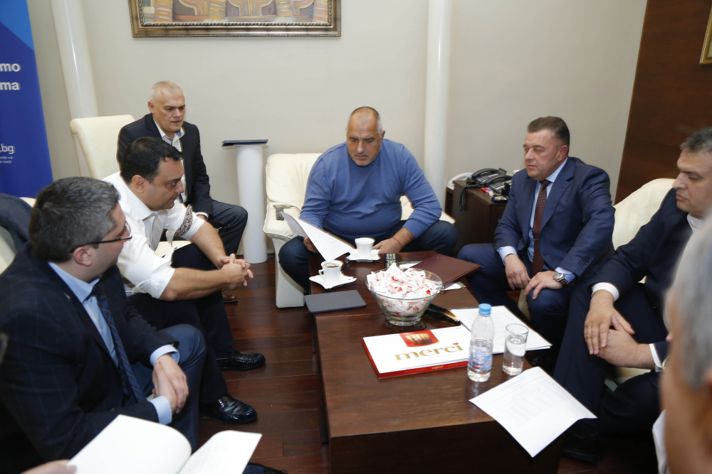 Първо в БЛИЦ! Започна спешната среща, свикана от Борисов заради войната по пътищата (СНИМКИ)