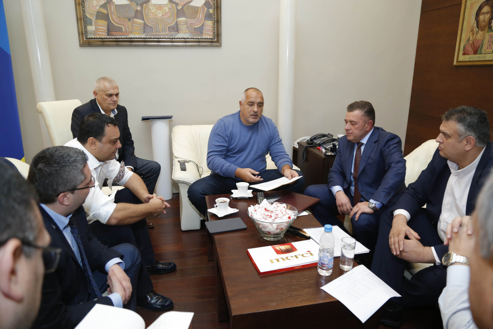 Първо в БЛИЦ! Започна спешната среща, свикана от Борисов заради войната по пътищата (СНИМКИ)