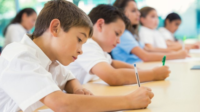 Родители се обявиха срещу ранното начало на учебните часове