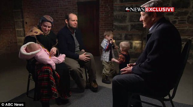 Шокиращ разказ на двойката, била 5 г. в плен на терористи! Майката родила там 3 деца, които гледали как я изнасилват (СНИМКИ/ВИДЕО)