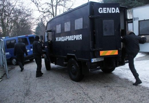 Извънредно и само в БЛИЦ: Жандармерия обсади Перник! Спецпрокуратурата арестува 5 мутри, проверяват участник в Сървайвър