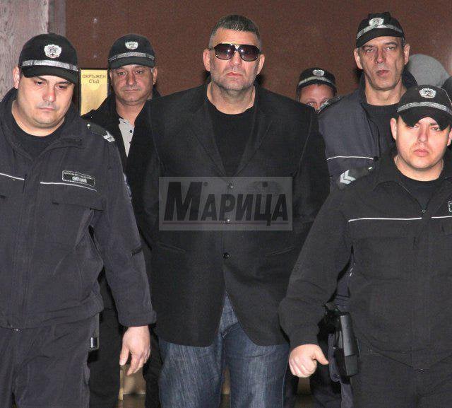 Връщат на поправителен делото „Райфъла”