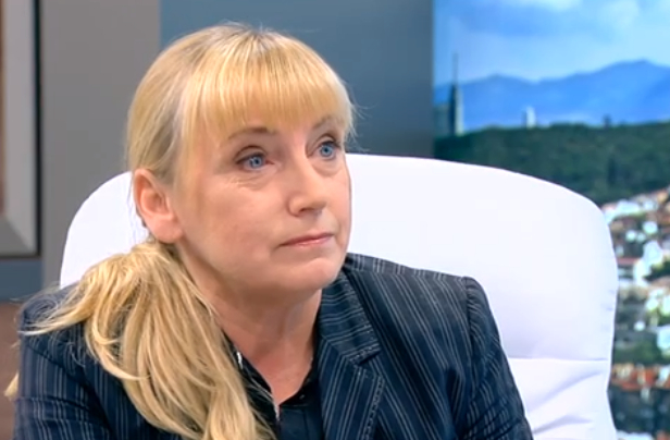 Елена Йончева отговори на Каракачанов и Симеонов с нова СНИМКА  на паднала ограда по границата