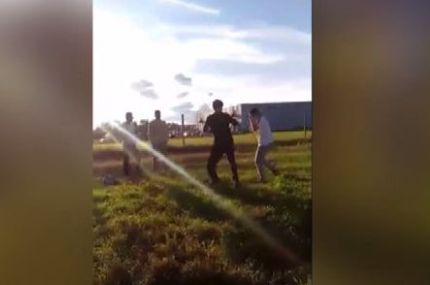 Нов скандал тресе пловдивските училища! Пак уловиха на ВИДЕО жесток бой между деца