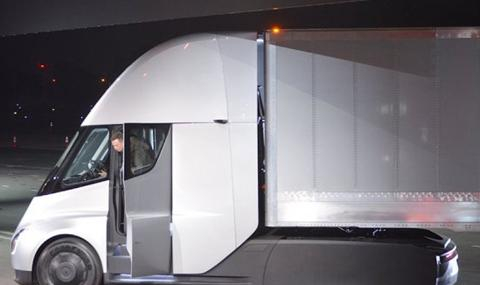 Харесват ли тираджиите Tesla Semi?
