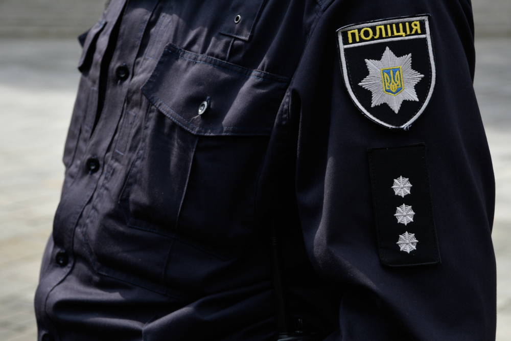 Двама купонджии изнасилиха 24-годишен полицай, когото поканили на гости, за да си допият