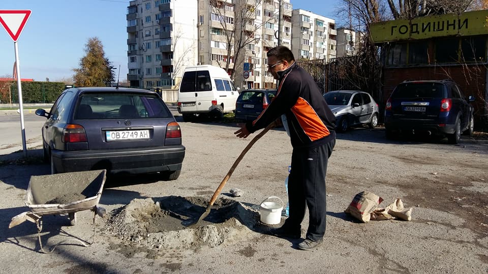 Бивш топ полицай в Ловеч запретна ръкави и днес всички шофьори му благодарят (СНИМКИ)