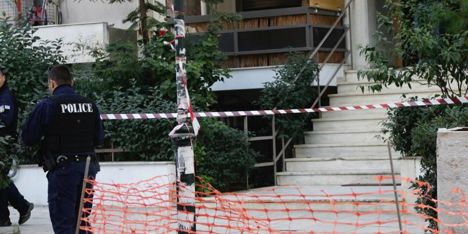 Покъртително! Гръцки офицер взе децата си за уикенда, но сега майка им няма да ги види никога повече
