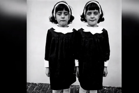 Косите ви ще настръхнат от зловещата мистерия от 1975 г., свързана с близначките Полак и техните мъртви сестри (СНИМКИ/ВИДЕО)