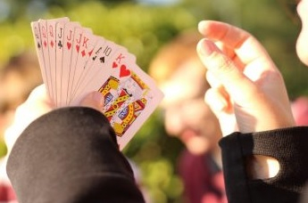 Откриха радиоактивни карти за игра! Шокиращото е как страхотията бе разплетена