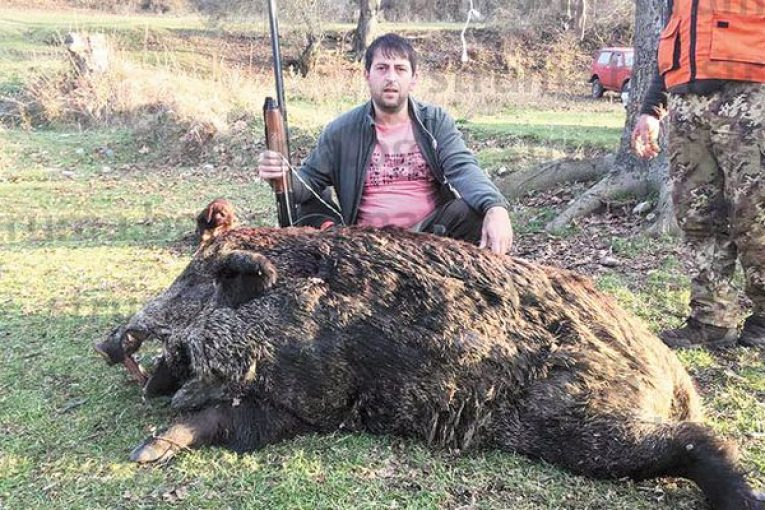 Опитният авджия Орхан уби 330-килограмов звяр