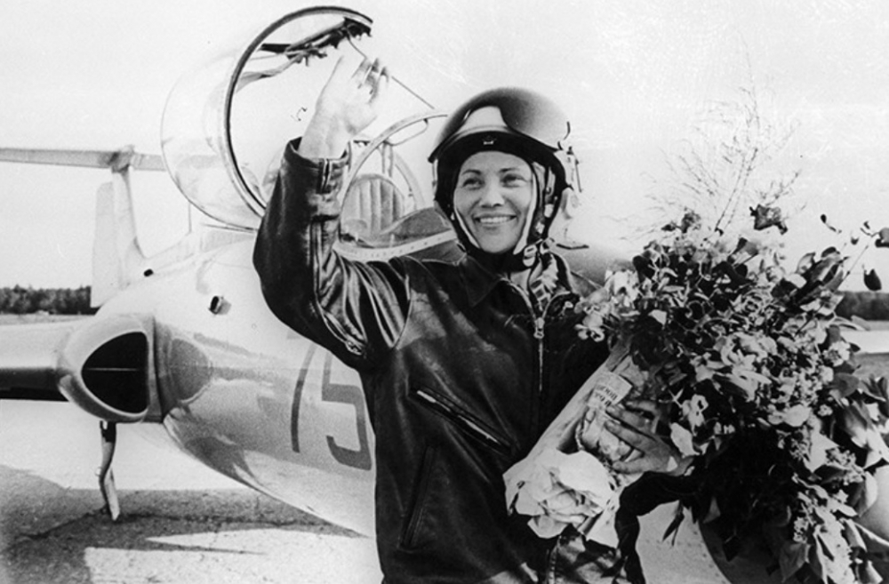 Легендарната авиаторка Мадам МиГ почина на 87 години (СНИМКИ)