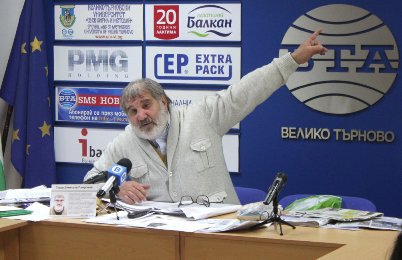 Бивш финансов ревизор от времето на Жан Виденов иска да става цар на България и представи план за управление на страната 