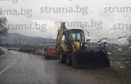 Край Разлог настана истински ад! Река Глазне скъса дига, помита всичко пред себе си