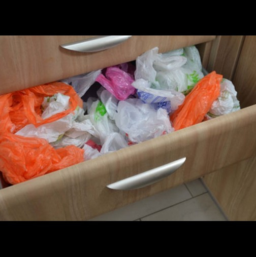 Все ги подреждате и сгъвате и винаги става хаос, но с този трик вече няма да се ядосвате като отворите шкафа (СНИМКИ)