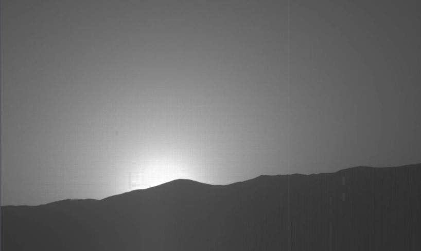 Марсоходът Curiosity засне нещо уникално край кратера Гейл (СНИМКА)