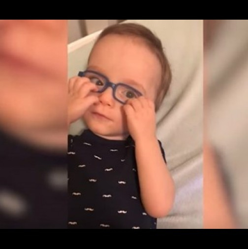 Това ВИДЕО няма да остави никой безразличен! С помощта на очила малкият Иън проглежда за пръв път в живота си