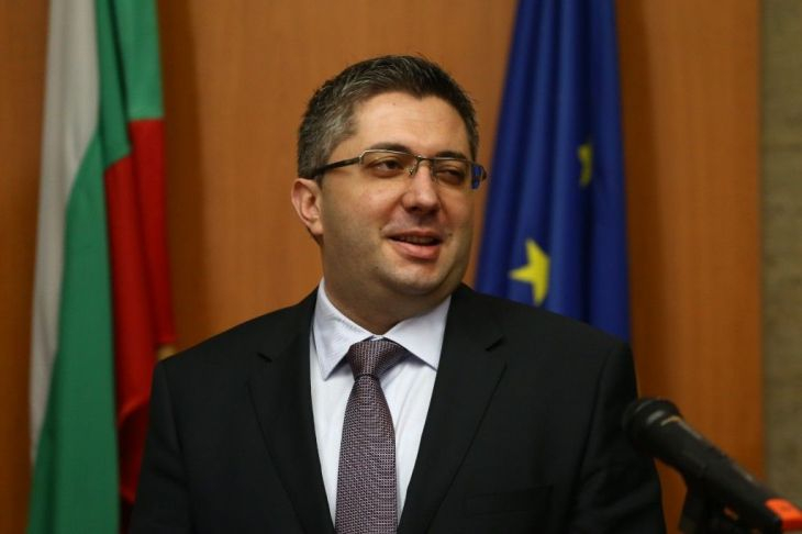 Бивш министър хвърли бомба с новина за бащата на Кирил Петков!