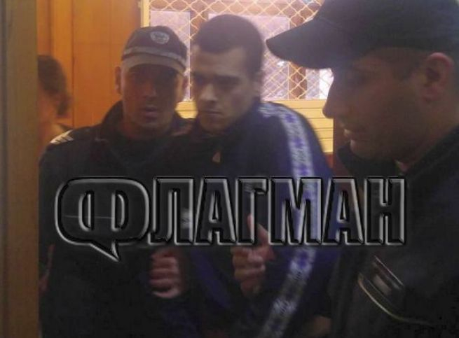 Изродът Живко, който рита старица на автобусна спирка в Бургас, си получи заслуженото! 