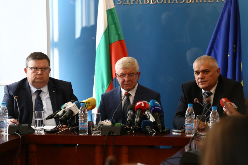 Битката ще е жестока! Огромни далавери в болници лъснаха на извънреден брифинг на министрите Радев и Ананиев и главния прокурор Цацаров (СНИМКИ)