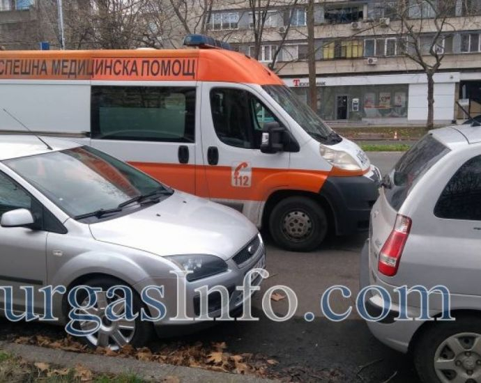 Нещо страшно се случи пред "Краставицата" в Бургас (СНИМКИ)