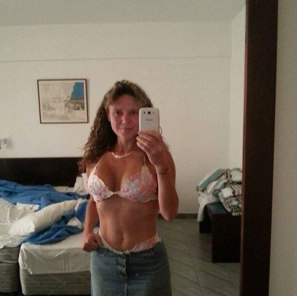 От архива: Пикантни СНИМКИ 18+ на Мариела Нордел ще ви глътнат граматиката!